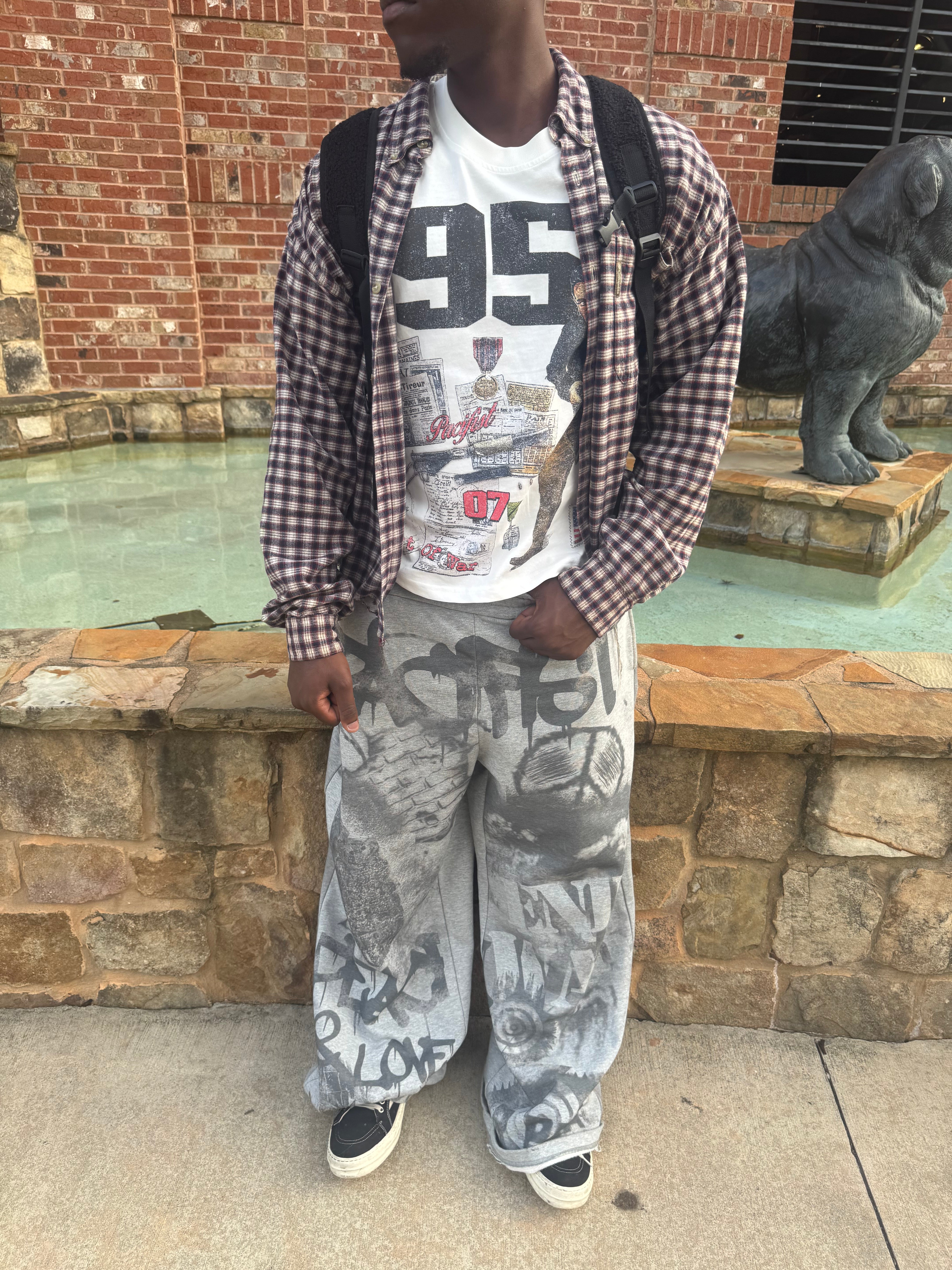 WAR SCENE GRAFFITI SWEATS