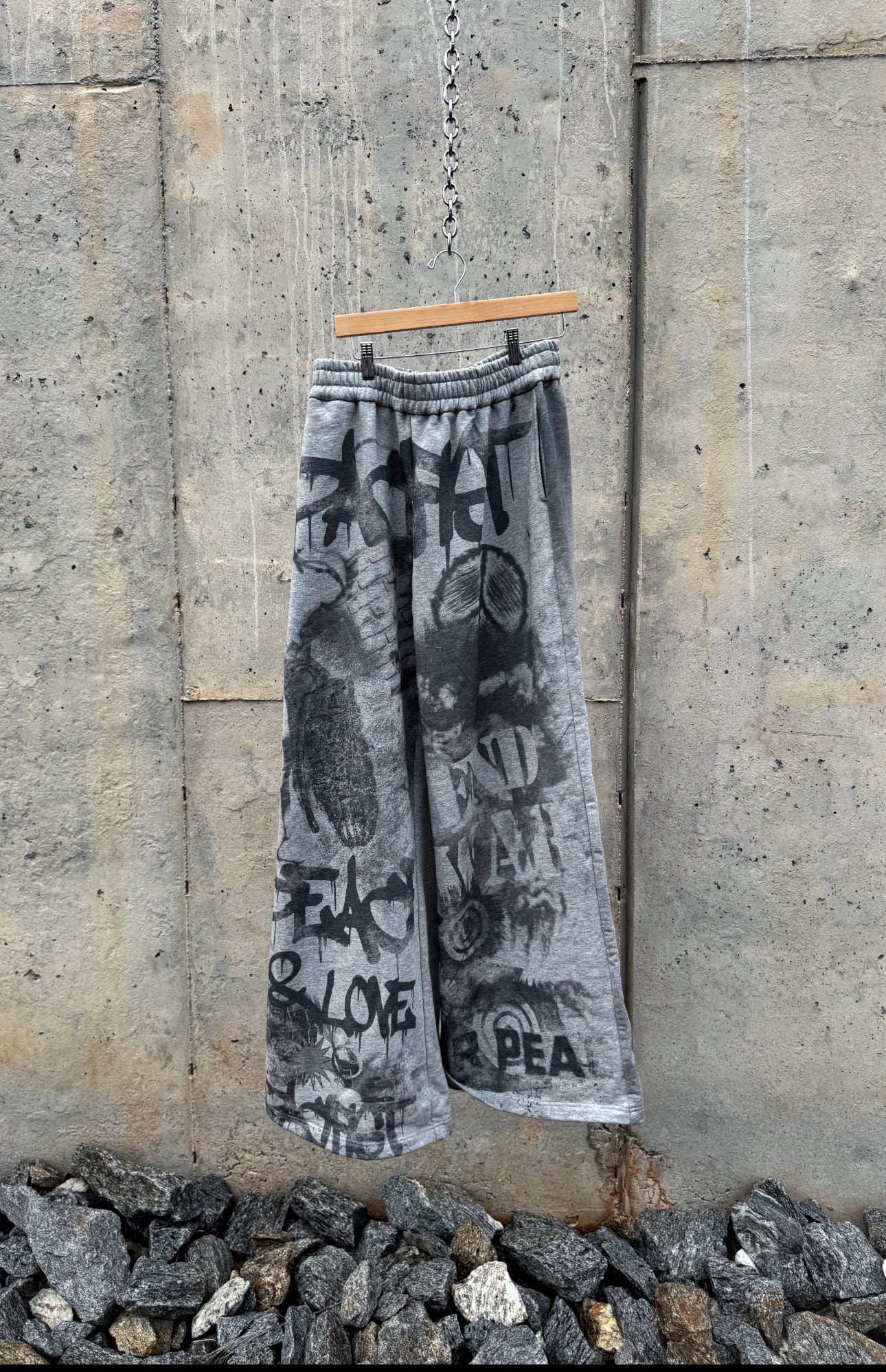 WAR SCENE GRAFFITI SWEATS